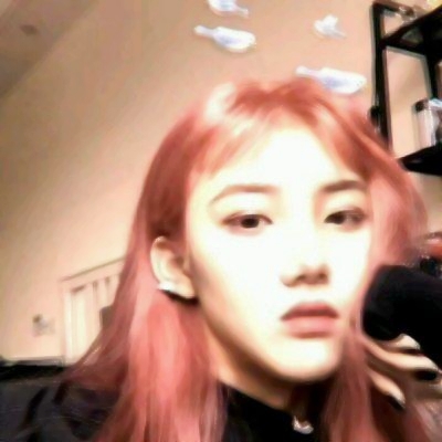 潮酷女生必备！35张supreme风格女生头像合集