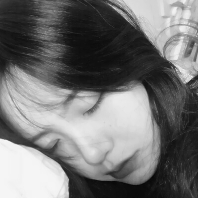女生黑白高清头像合集 31张好看的黑白女生头像分享