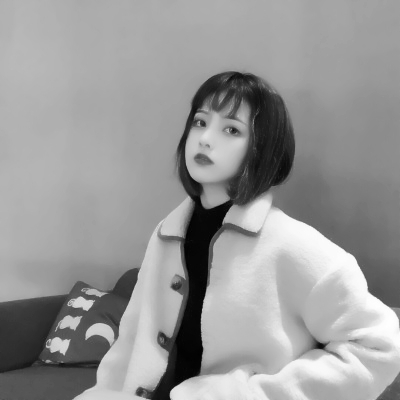 25张高清黑白高冷女生头像 氛围感拉满的时尚头像精选