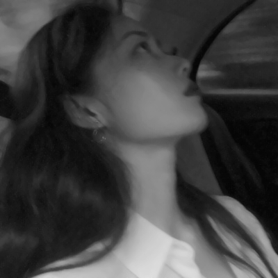 25张高清黑白高冷女生头像 氛围感拉满的时尚头像精选