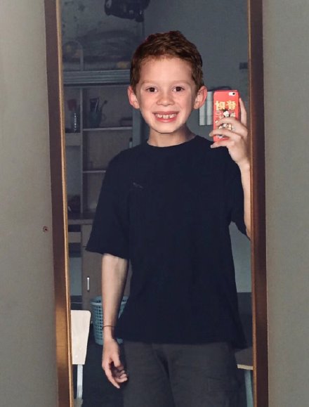 想换壁纸？来这里一键get多款热门手机壁纸