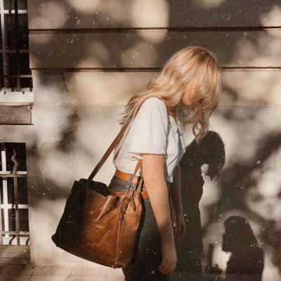 高清好看的欧美女生背影头像 共6张