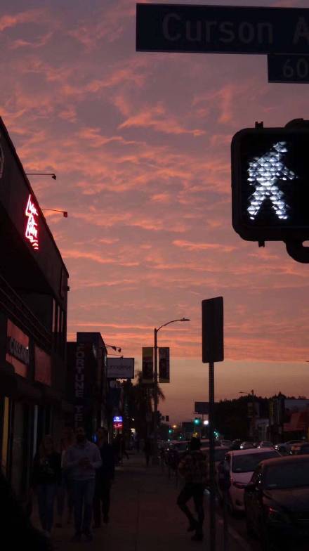 想换壁纸？来这里一键get多款热门手机壁纸