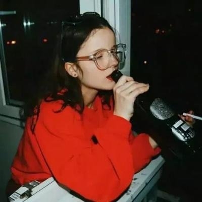 女生红色系QQ头像来啦！16张高清时尚范的潮流女头合集