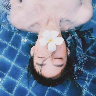 17张高清简约文艺风女生头像 氛围感拉满