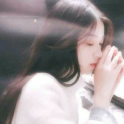 28张气质感拉满的唯美女生头像 高清无水印合集