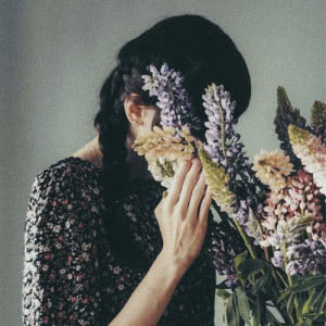 适合当头像的不露脸文艺女生单人图