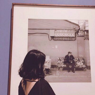 7张氛围感拉满的女生气质背影头像 高清精选