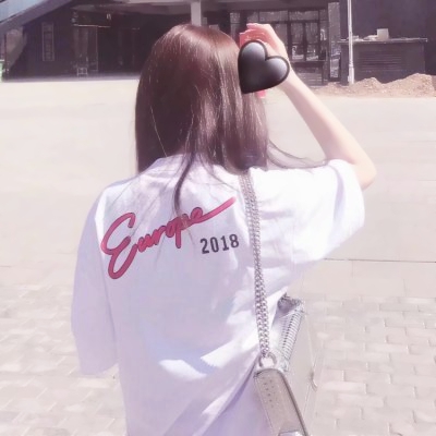 12张高清新潮女生背影真人头像 适合当QQ头像用