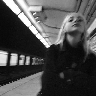 18张高清高冷气质女生黑白头像合集