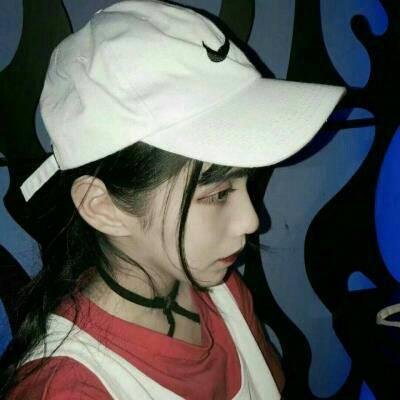 女生红色系QQ头像来啦！16张高清时尚范的潮流女头合集