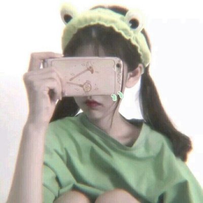 女生用手机挡脸的霸气QQ头像来啦！33张高清手机控风格头像合集