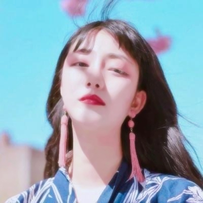 36张高清好看的丧气女生真人头像 唯美又有气质