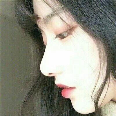 潮酷女生必备！35张supreme风格女生头像合集