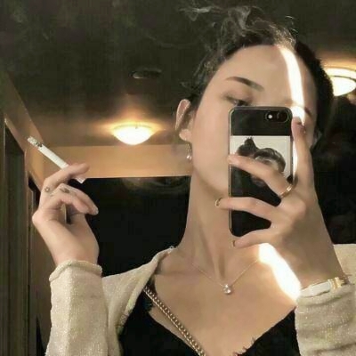 霸气拽酷吸烟女生头像 21张高清好看的女生抽烟头像合集