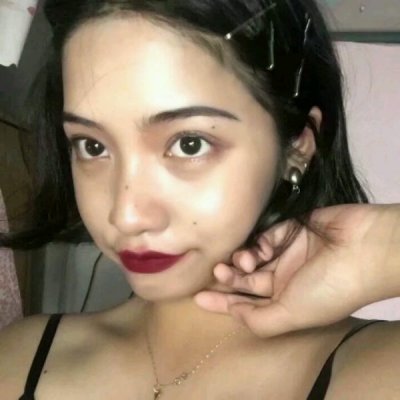 22张高清潮范儿女生头像 酷感拉满的个性头像合集
