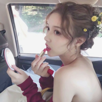 26张清新自然的女生侧脸头像 氛围感拉满的淡雅高清图