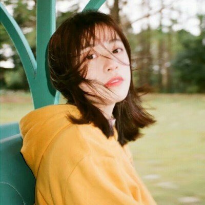 23张温暖清新的黄色系女生头像 高清好看又治愈