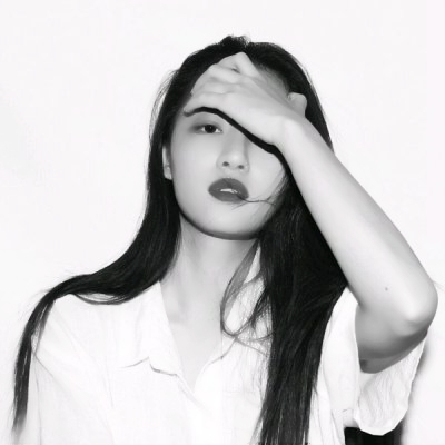 32张高清伤感黑白女生头像 适合当微信头像用