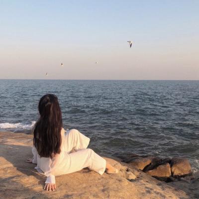 24张小清新蓝色系女生头像 高清淡蓝色背景女头合集