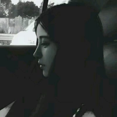 16张高清黑白气质女生头像 氛围感拉满的精选头像合集