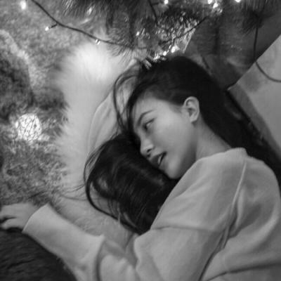 女生冷漠黑白头像 18张高清好看的孤傲款头像合集