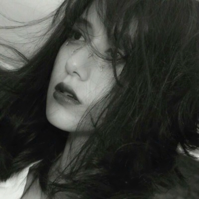 21张高清黑白冷漠感女生伤感头像合集
