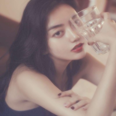 32张高清唯美女生头像合集 适合当头像的好看女生照片