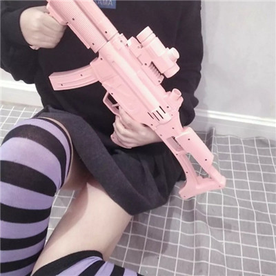 女生拿枪吃鸡头像合集 22张超酷高清游戏头像