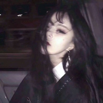 伤感女头高清，34张好看的伤感颓废女生头像精选