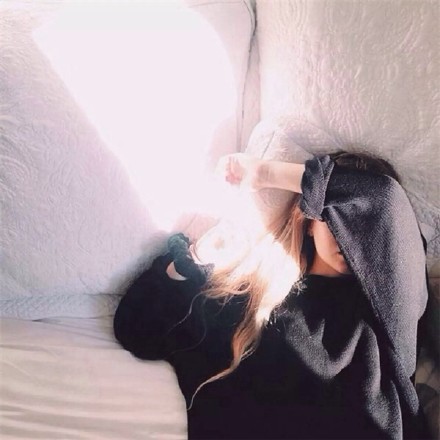 女生挡脸QQ头像合集！8张高清可爱又唯美的头像来啦