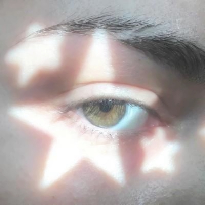 14张高清丧系侧脸女生头像 自带清冷破碎感的眼镜头像