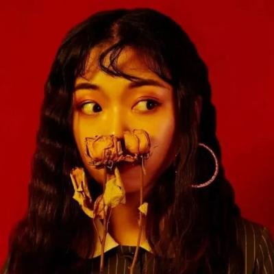 女生红色系QQ头像来啦！16张高清时尚范的潮流女头合集