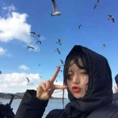 20张高清治愈感拉满的蓝天女生头像 每一张都超适合当头像