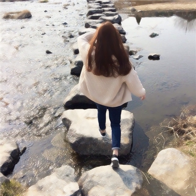 女生伤感孤独背影头像合集 20张高清图