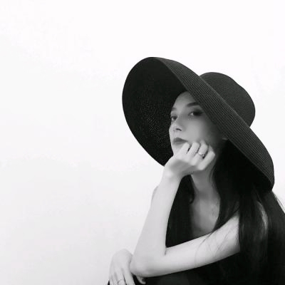 超拽又霸气！22张高清女生黑白头像合集