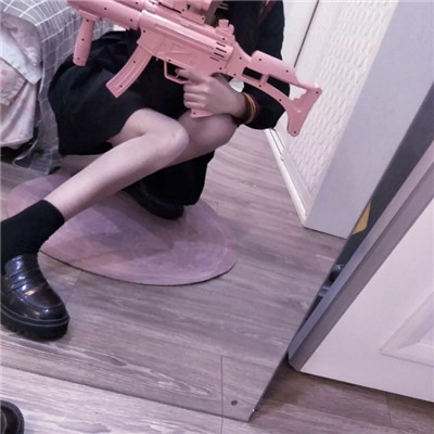 女生拿枪吃鸡头像合集 22张超酷高清游戏头像