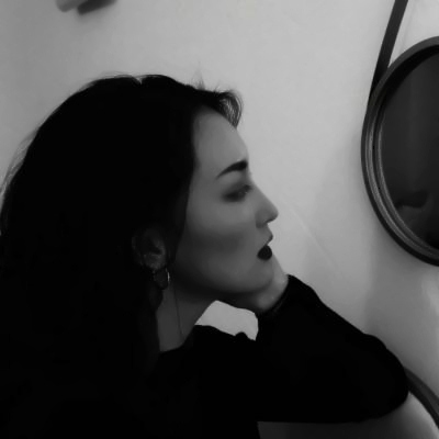 超拽又霸气！22张高清女生黑白头像合集