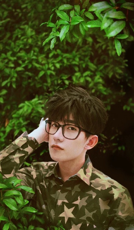 整理好了！一组适配手机的杨洋壁纸合集