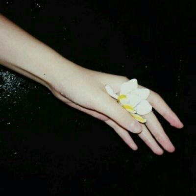 16张清新好看的女生手控QQ头像，画面清晰质感拉满