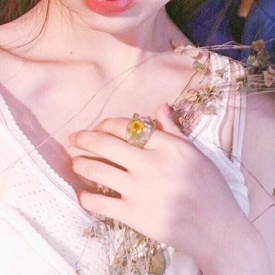 24张高清清纯女生身体部位头像，氛围感拉满
