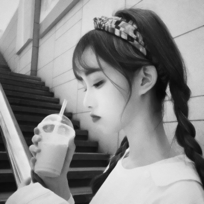 36张高清黑白高冷女生头像合集 自带清冷氛围感