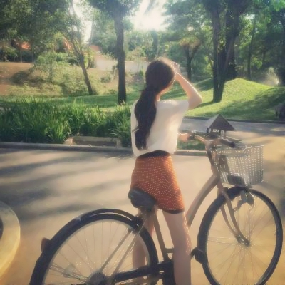 26张高清清新背影女头 氛围感拉满的女生头像合集