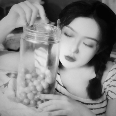 36张高清黑白高冷女生头像合集 自带清冷氛围感