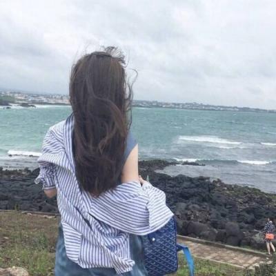 最新14张女生背影真人头像分享
