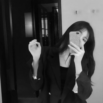 25张高清黑白高冷女生头像 氛围感拉满的时尚头像精选