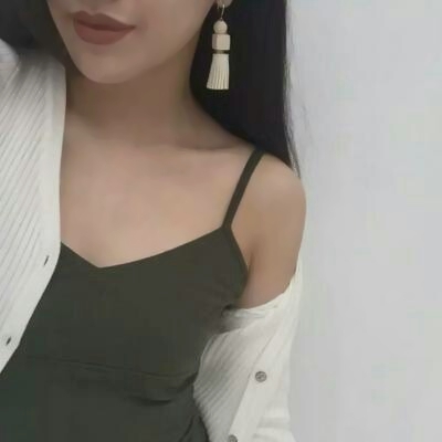女生露锁骨头像合集 24张带点性感氛围感的女生头像