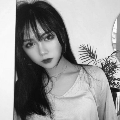 18张高清高冷气质女生黑白头像合集
