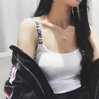 女生露锁骨头像合集 24张带点性感氛围感的女生头像