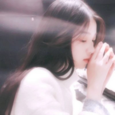 36张高清好看的丧气女生真人头像 唯美又有气质